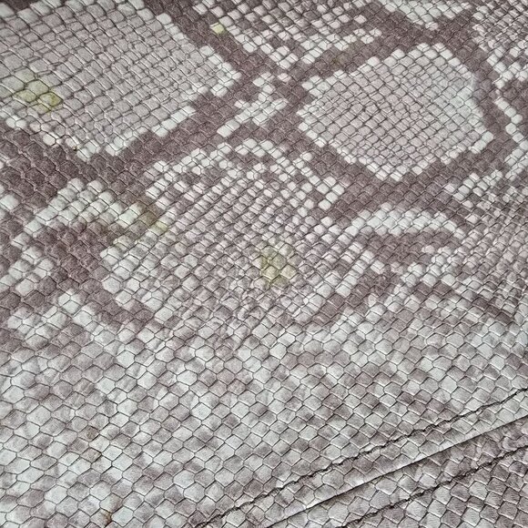 Michael Kors Snakeskin Tote Bag With Gold Hardware & Tassel Accent READ - Picture 16 of 16